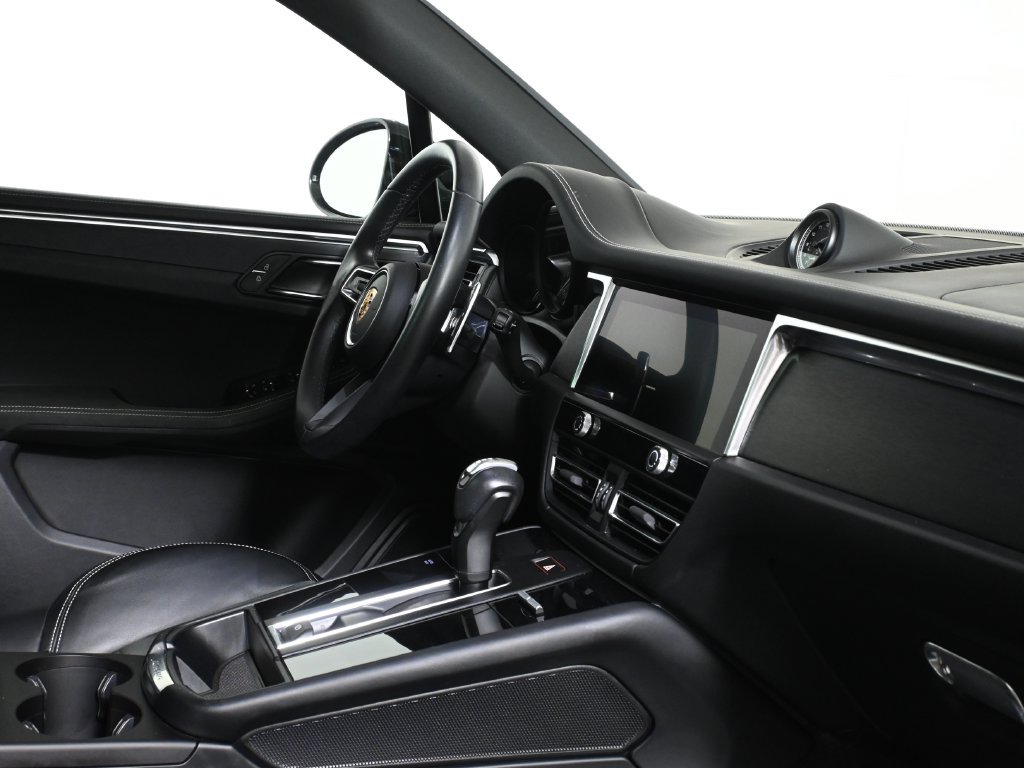 Used 2024 Porsche Macan GTS AWD/4WD image 39