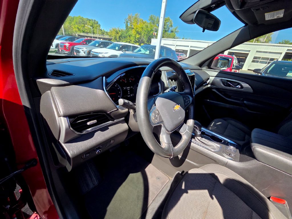 Used 2023 Chevrolet Traverse LT FWD image 14