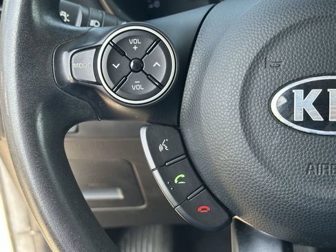 Used 2018 Kia Soul FWD image 12