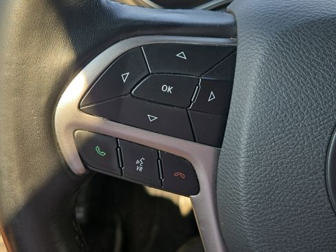 Used 2022 Jeep Grand Cherokee Laredo X image 24