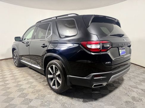 Used 2023 Honda Pilot Touring image 3