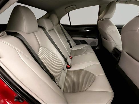 Used 2020 Toyota Camry SE FWD image 19
