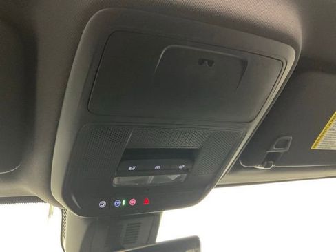 Used 2025 Chevrolet Equinox LT w/ Convenience Package II image 17