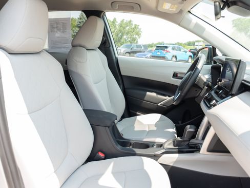 Used 2024 Toyota Corolla Cross LE AWD/4WD image 23