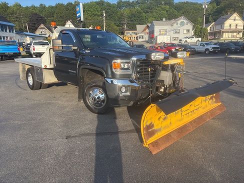 Used 2019 GMC Sierra 3500 SLE w/ SLE Preferred Package image 8