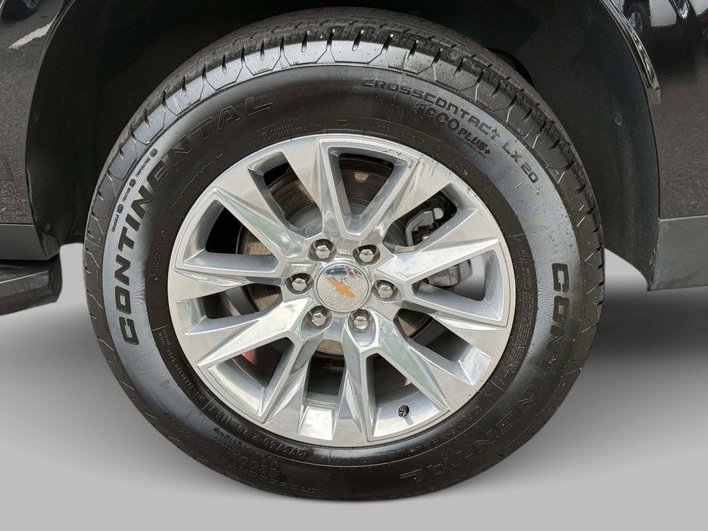 Used 2026 Chevrolet Suburban Premier AWD/4WD image 13