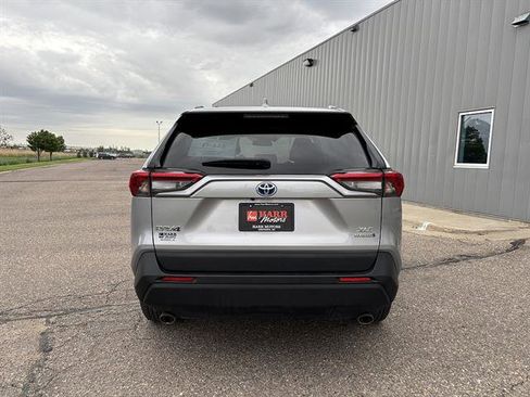 Used 2022 Toyota RAV4 XLE w/ Convenience Package AWD/4WD image 3