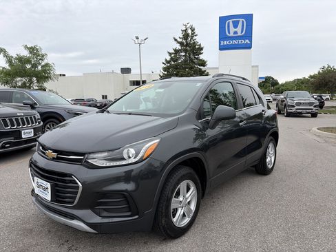 Used 2019 Chevrolet Trax LT w/ LT Convenience Package AWD/4WD image 1