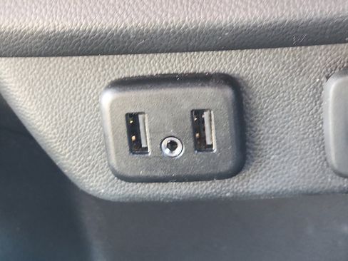 Used 2022 Chevrolet Traverse LT image 23