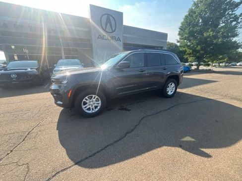 Used 2023 Jeep Grand Cherokee Laredo AWD/4WD image 36
