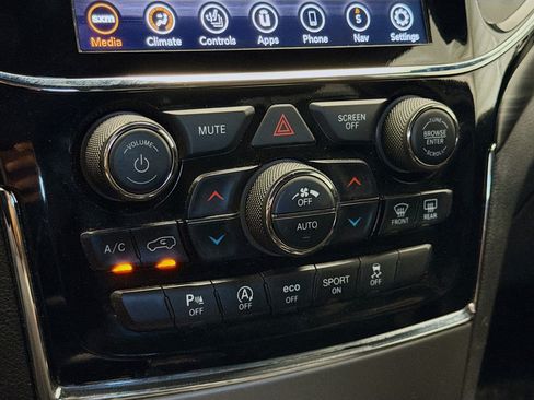 Used 2020 Jeep Grand Cherokee Altitude RWD image 10
