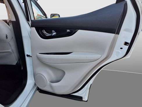 Certified 2021 Nissan Rogue Sport SV image 14