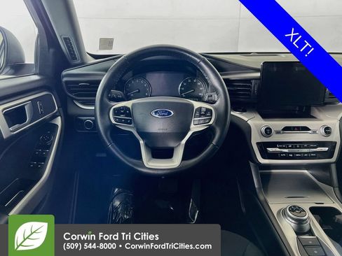 Used 2024 Ford Explorer XLT AWD/4WD image 25
