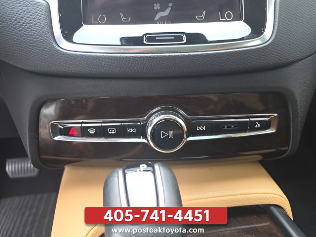 Used 2016 Volvo XC90 T6 Momentum w/ Momentum Plus Package AWD/4WD image 18