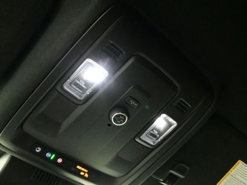 Used 2025 Chevrolet Suburban RST AWD/4WD image 20
