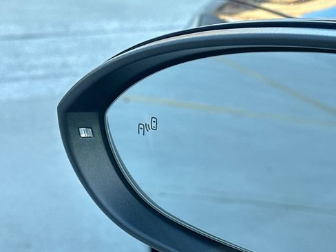 Used 2019 Volkswagen e-Golf SE w/ Driver Assistance Package image 16