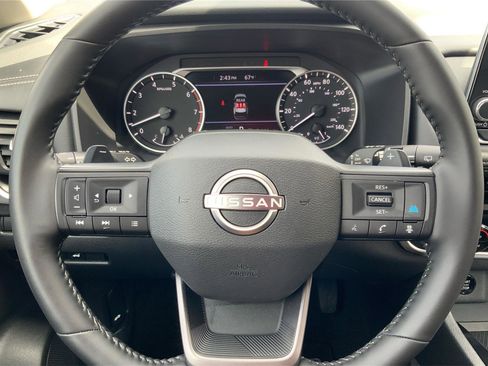 Used 2025 Nissan Rogue SV image 16