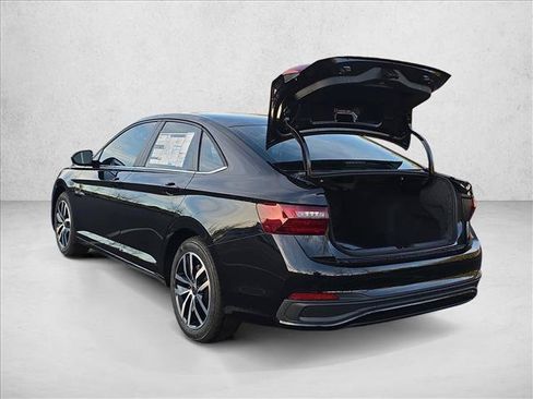 Used 2026 Volkswagen Jetta SE FWD image 3
