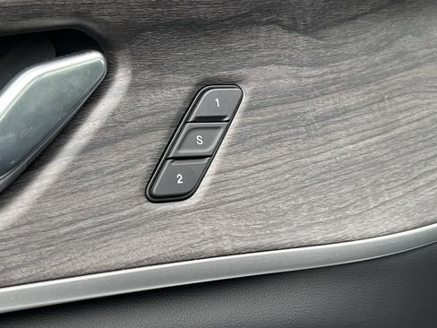 Used 2025 Jeep Grand Cherokee Limited image 19