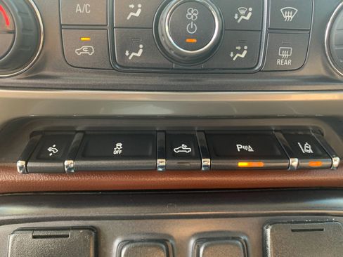 Used 2015 Chevrolet Silverado 1500 High Country w/ High Country Premium Package image 23