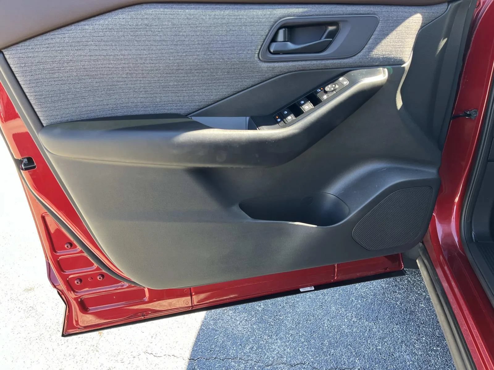 Used 2023 Nissan Rogue S FWD image 27