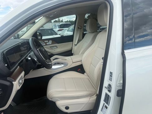 Used 2023 Mercedes-Benz GLS 450 4MATIC image 4