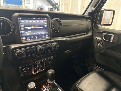 Used 2023 Jeep Gladiator Overland image 20