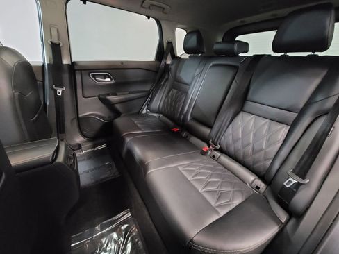 Used 2023 Nissan Rogue Platinum w/ Platinum Premium Package image 10