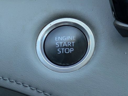 Used 2024 Toyota Highlander LE FWD image 27