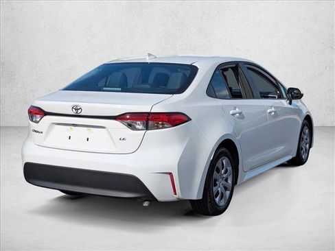 Used 2025 Toyota Corolla LE image 5