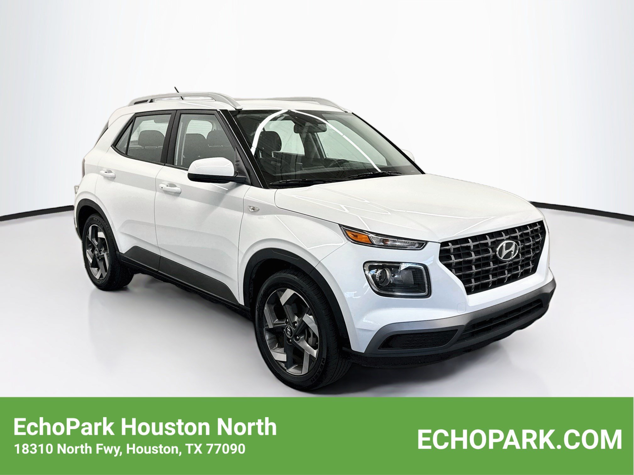 Used 2025 Hyundai Venue SEL FWD image 1