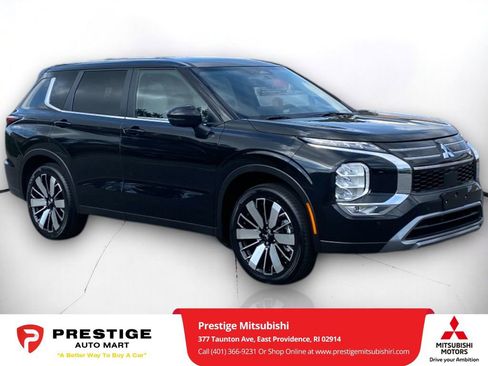 New 2025 Mitsubishi Outlander SE image 1