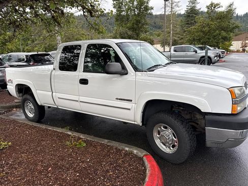 Used 2003 Chevrolet Silverado 2500 LS w/ Skid Plate Package AWD/4WD image 2