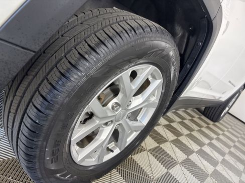 Used 2023 Jeep Grand Cherokee Limited image 31