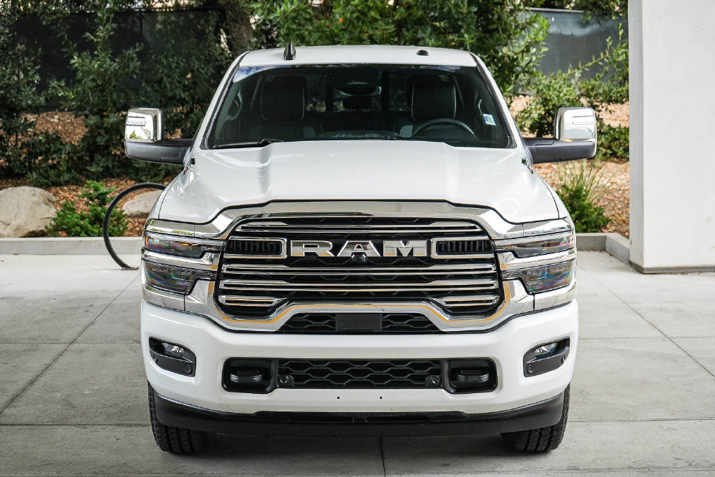 Used 2026 RAM 2500 Laramie AWD/4WD image 2