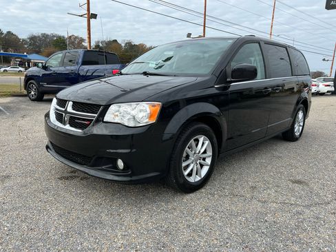 Used 2020 Dodge Grand Caravan SXT image 11