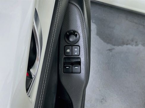 Used 2021 MAZDA MX-5 Miata RF Club RWD image 17