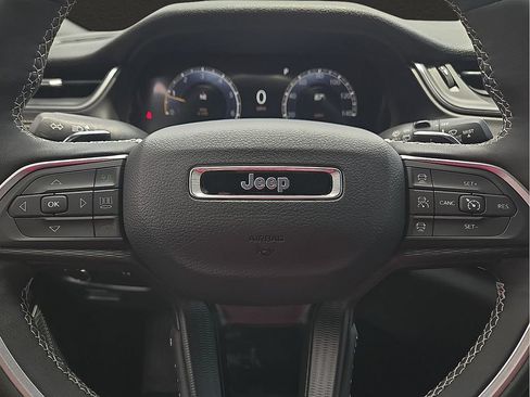 Used 2024 Jeep Grand Cherokee Altitude AWD/4WD image 19