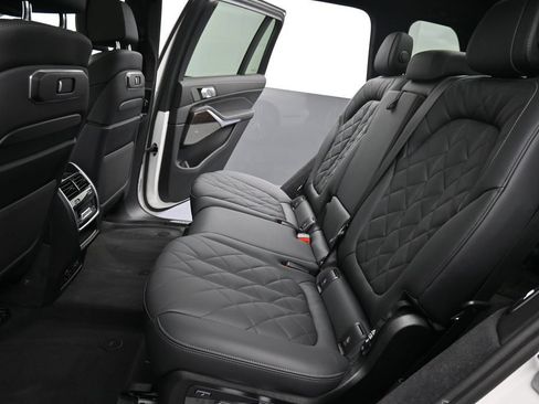 Used 2026 BMW X7 xDrive40i w/ Executive Package AWD/4WD image 17