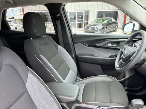 Used 2022 Chevrolet TrailBlazer LT w/ Convenience Package FWD image 10