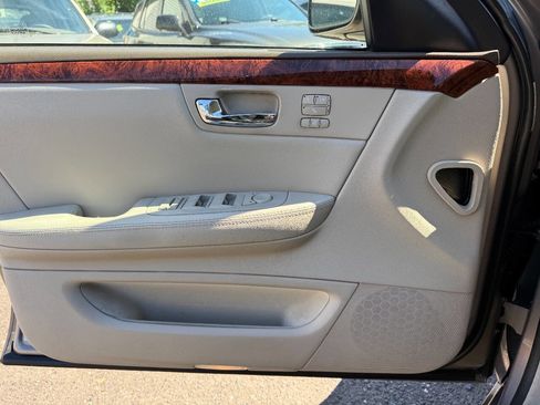 Used 2006 Cadillac DTS Luxury I w/ Sun And Sound Package image 22