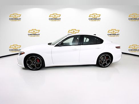 Used 2024 Alfa Romeo Giulia Veloce RWD image 5