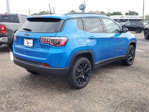 New 2026 Jeep Compass Latitude image 3