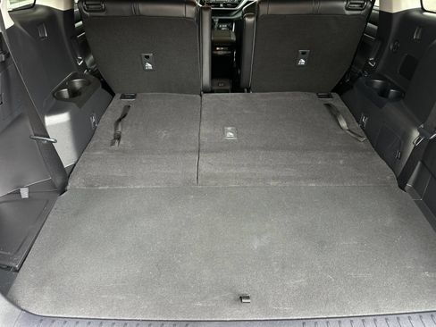 Used 2024 Toyota Highlander XLE FWD image 15