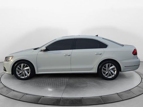 Used 2018 Volkswagen Passat 2.0T SE image 2