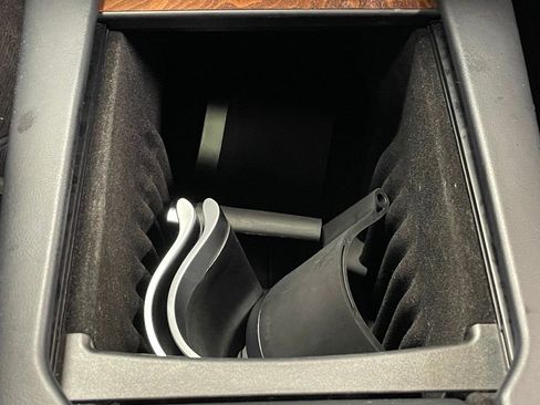 Used 2020 Tesla Model S Long Range Plus image 40