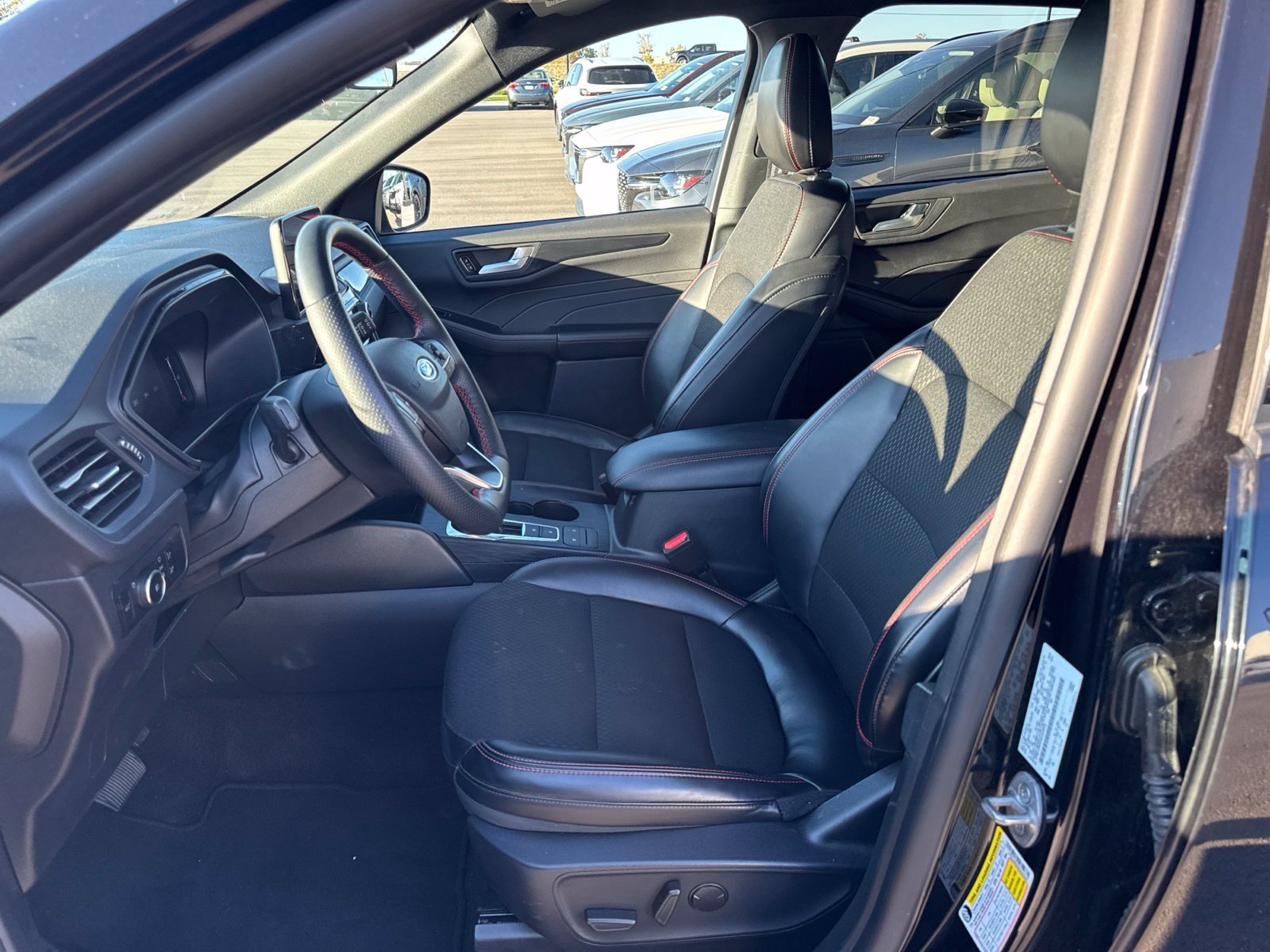 Used 2025 Ford Escape ST-Line Select AWD/4WD image 9