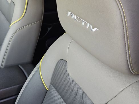 New 2026 Chevrolet Trax ACTIV w/ Sunroof Package image 32