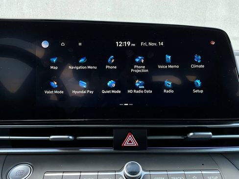 Used 2025 Hyundai Elantra SEL image 30