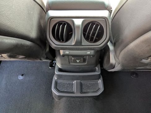Used 2018 Jeep Wrangler Unlimited Rubicon AWD/4WD image 17